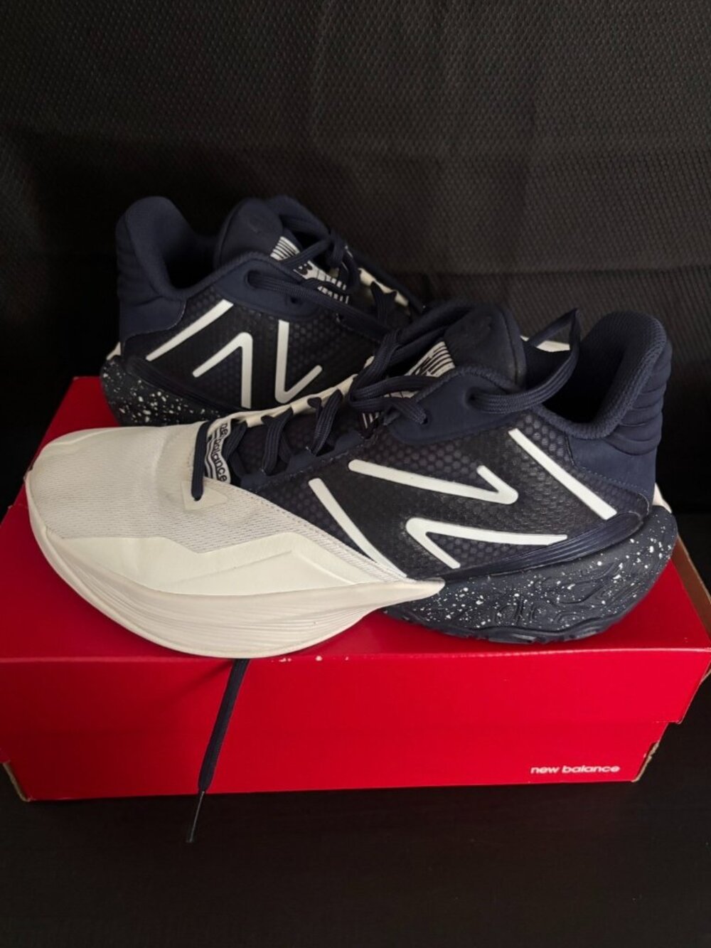 New Balance TWO WXY V4 basketball/volleyball sneakers 9.5 Blue and White NEW